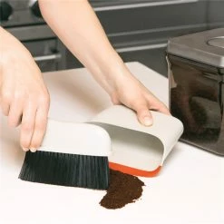 OXO Good Grips Compact Dustpan & Brush Set -Cheap Kitchen Cleaning Store KHA 1334280 5